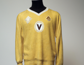 Få den perfekte gave til fodboldelskeren med en vintage trøje