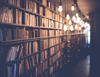 10 bogelskers drømmegaver - fra bibliotekskort til læsehjørne