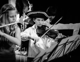 Tværfløjtens historie: Fra fyrstelig underholdning til moderne musik